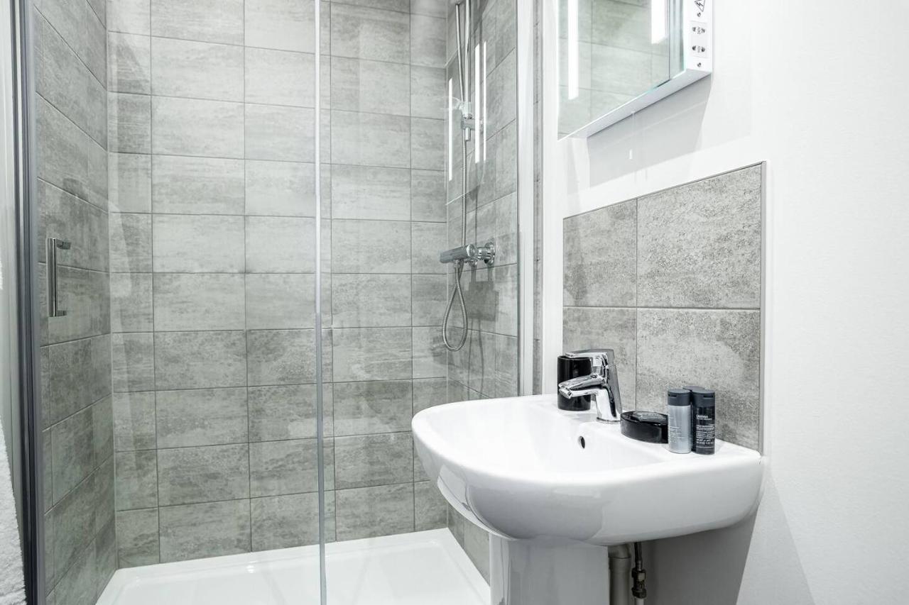 Two Bedroom - Central Peterborough Apartment - Bayard Apartments Eksteriør billede